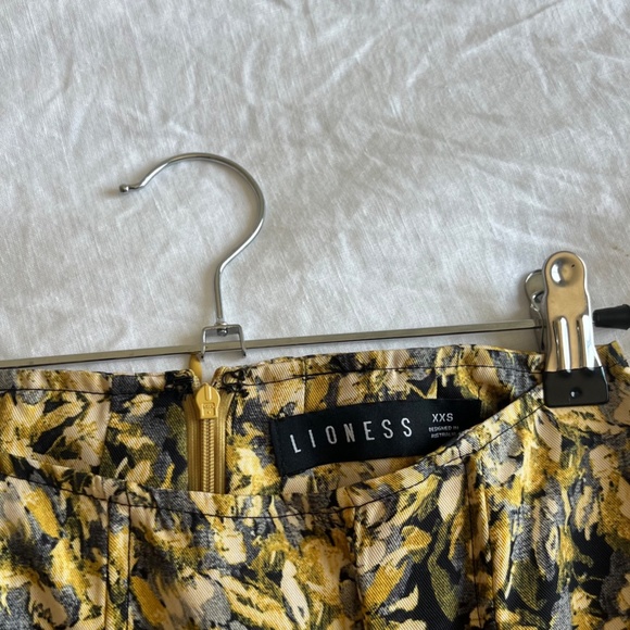 Venetian Corset Skirt - Picture 3 of 3